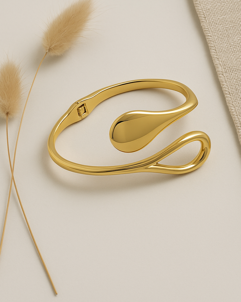 Elegant Gold-Toned Teardrop Bracelet- Anti Tarnish