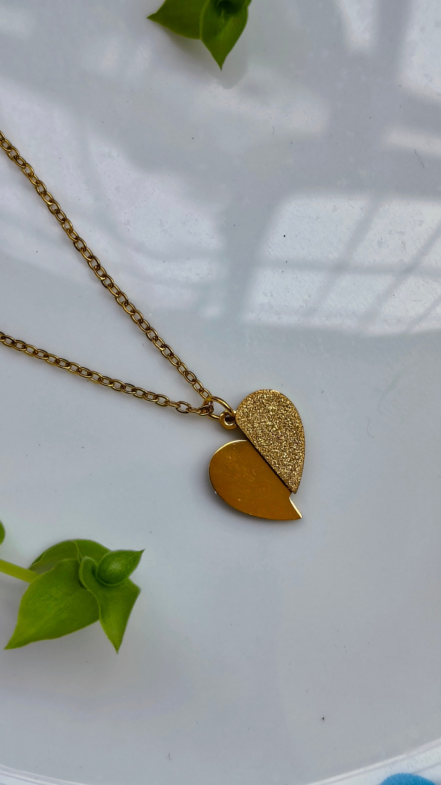 Elegant Gold Glitter Heart Pendant Necklace
