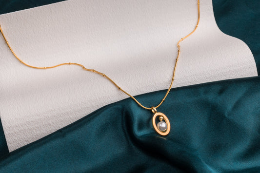 Classic Gold Pearl Necklace - The Perfect Gift