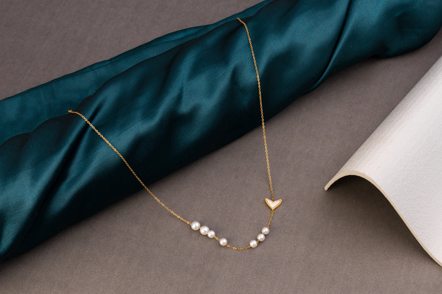 Unique Mermaid Inspired Pearl Pendant Chain