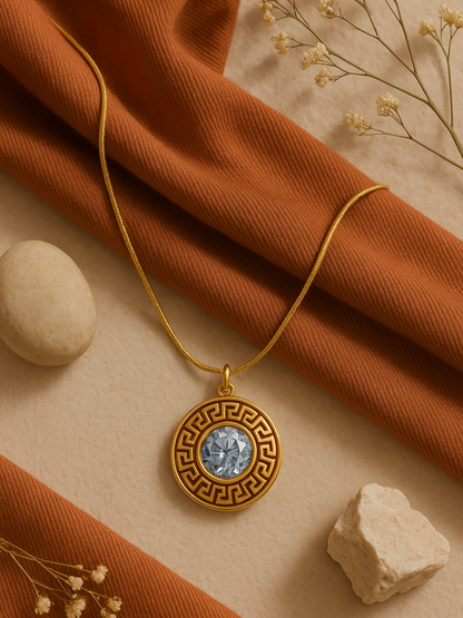 Luxury Gold Pendant Necklace with Sparkling Stone