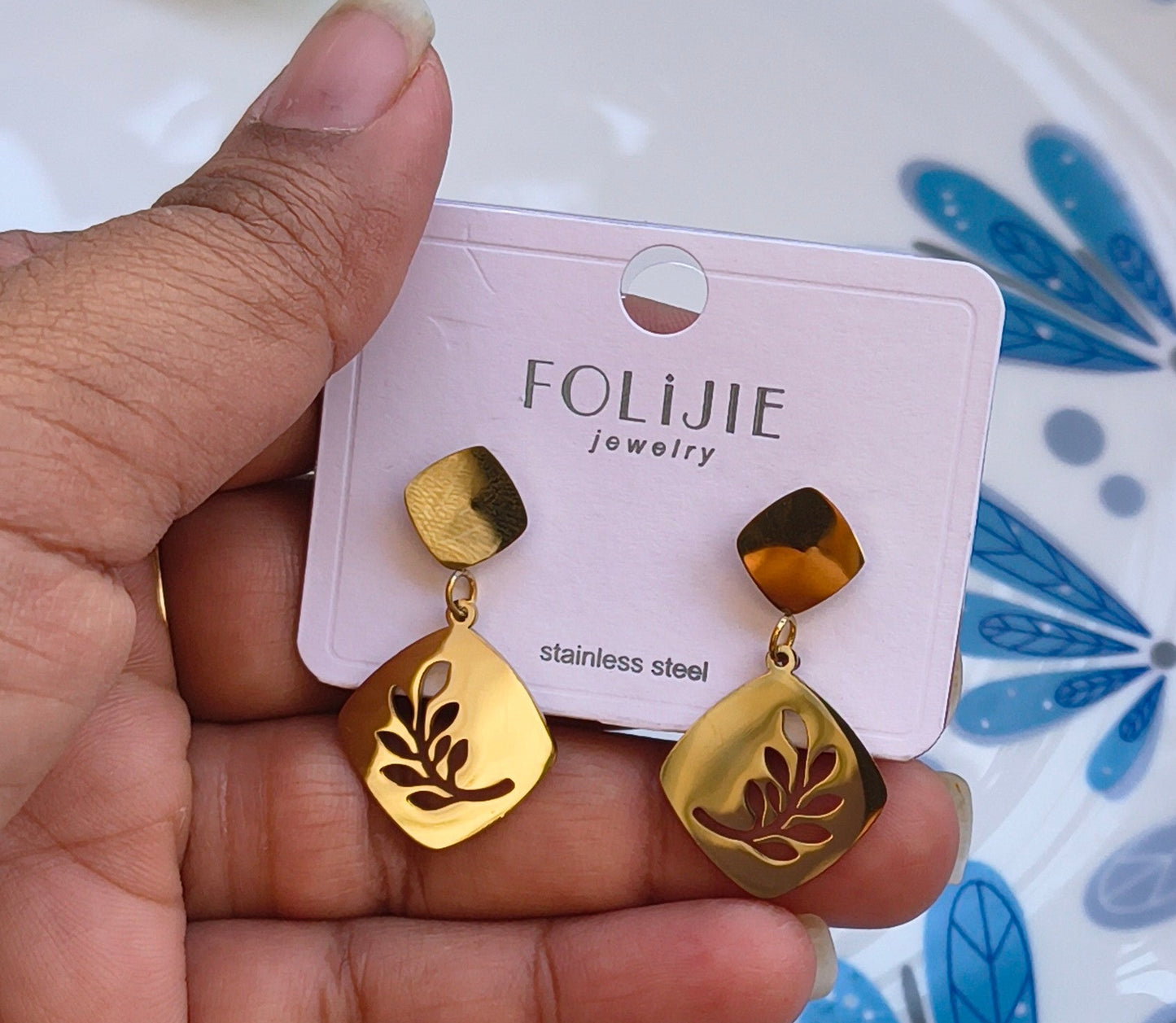 Elegant Gold Leaf Drop Earring