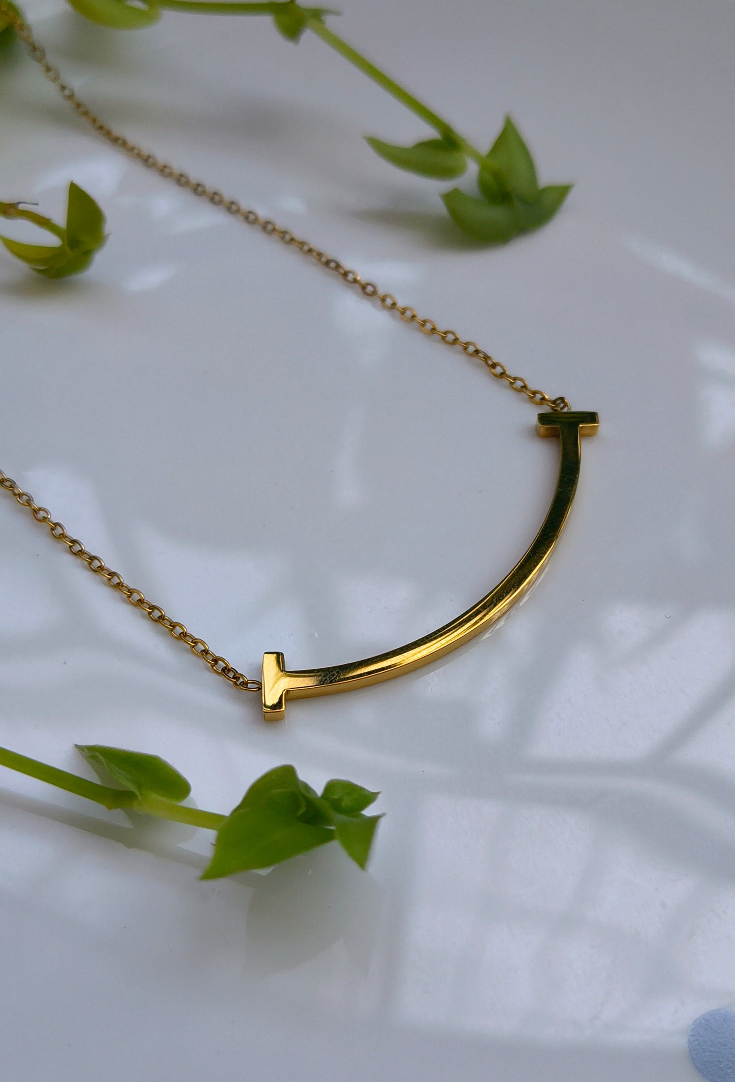 Minimalist Gold Smiley Curve Necklace- Elegant & Trendy