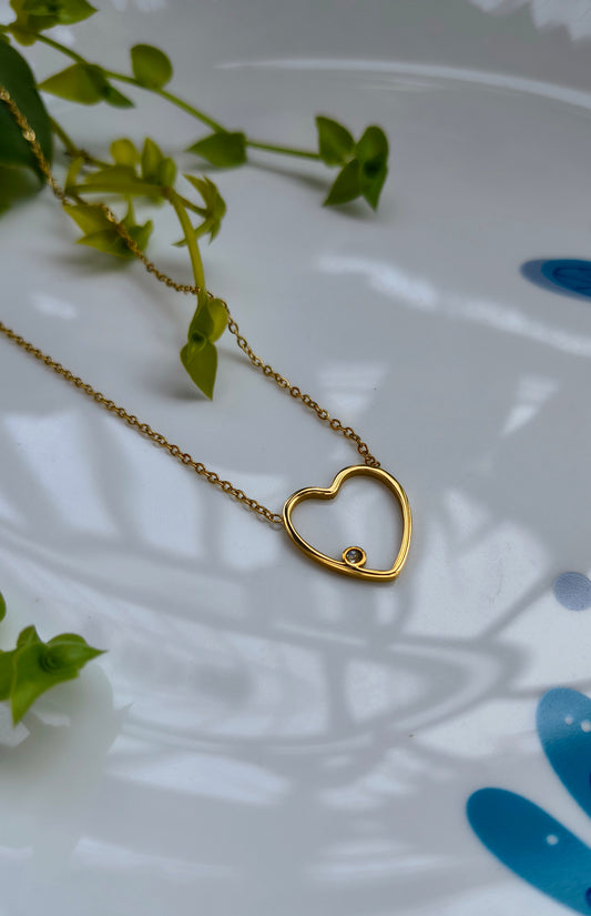 Minimalist Gold Heart Neckalce with small stone