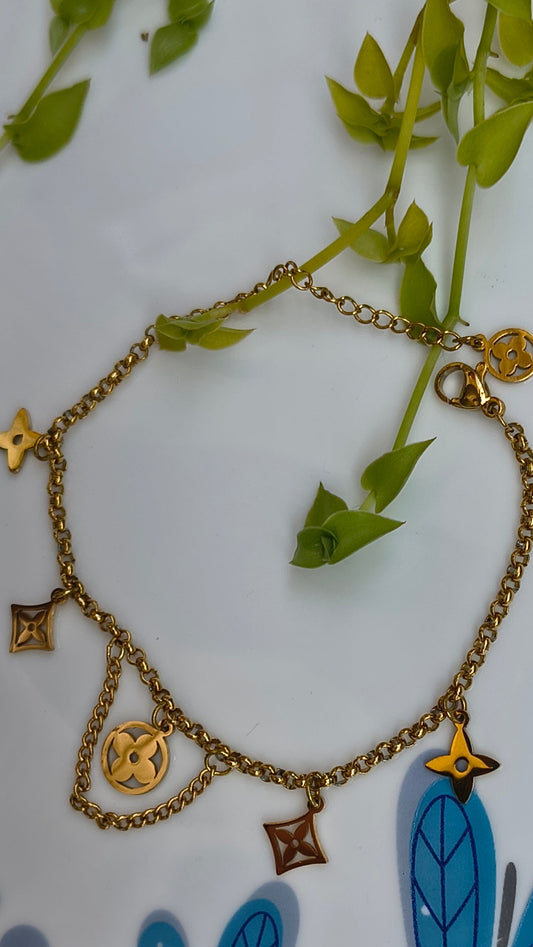 Elegant Charm Bracelet- Timeless & Chic