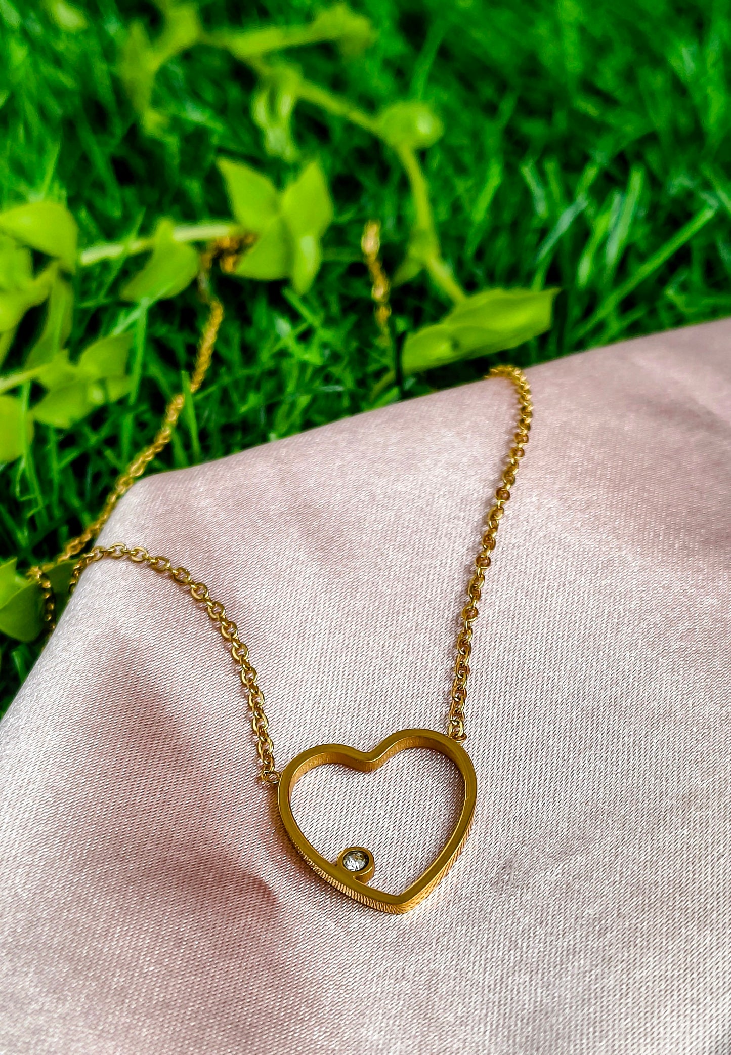 Minimalist Gold Heart Neckalce with small stone