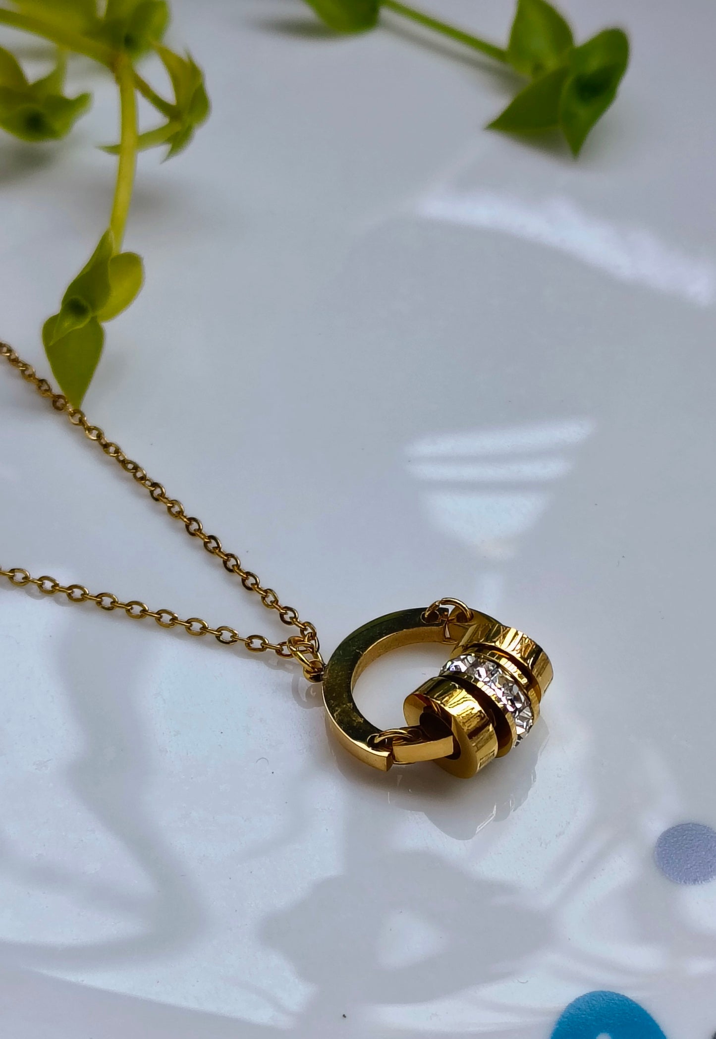 Elegant interlocked ring pendant necklace